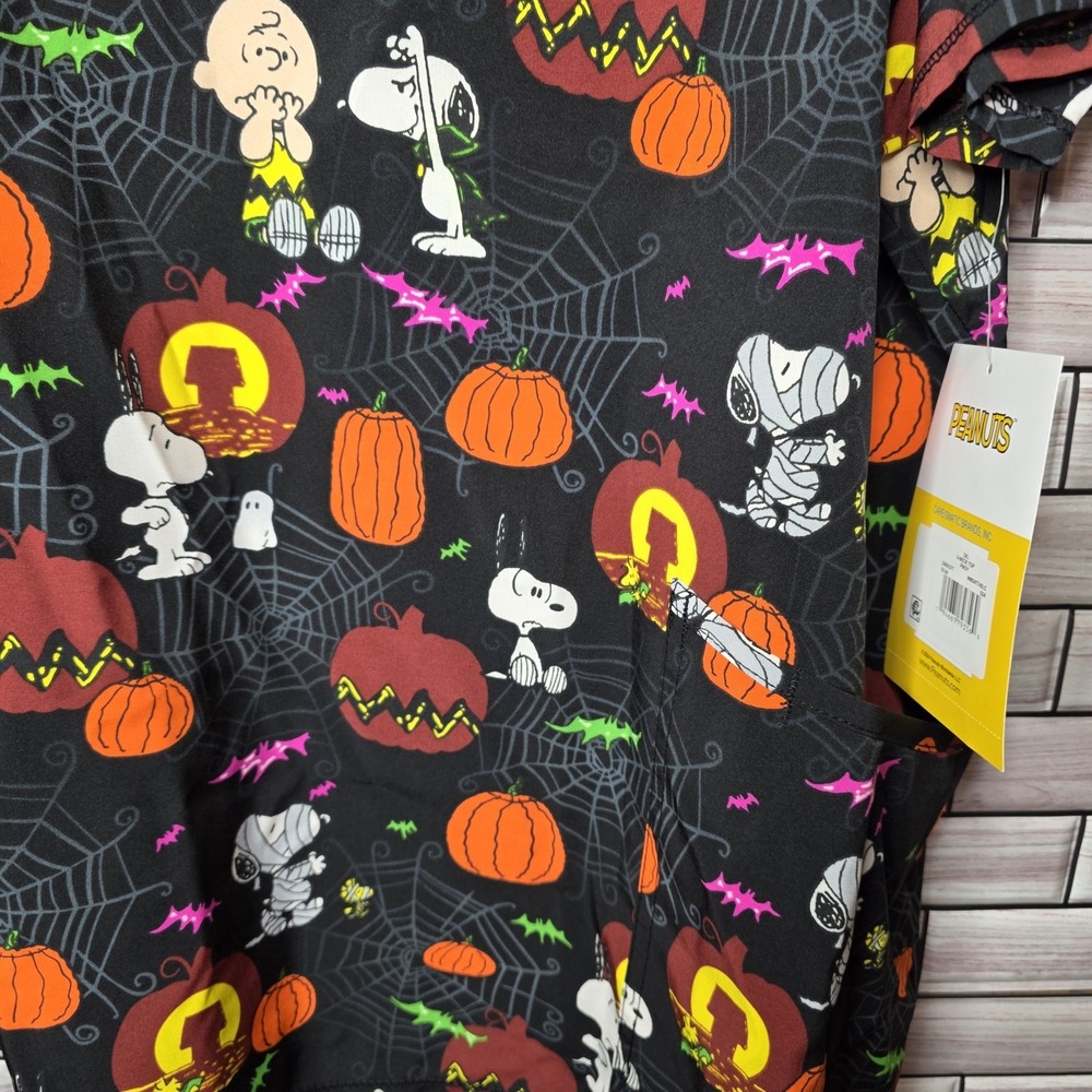 New Womens Shirt Medical Scrubs Peanuts Snoopy Charlie Brown‎ Halloween Size 3X - Picture 2 of 10